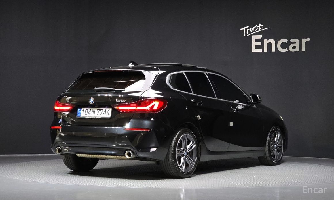 1 Series (F40)120i Sport 3