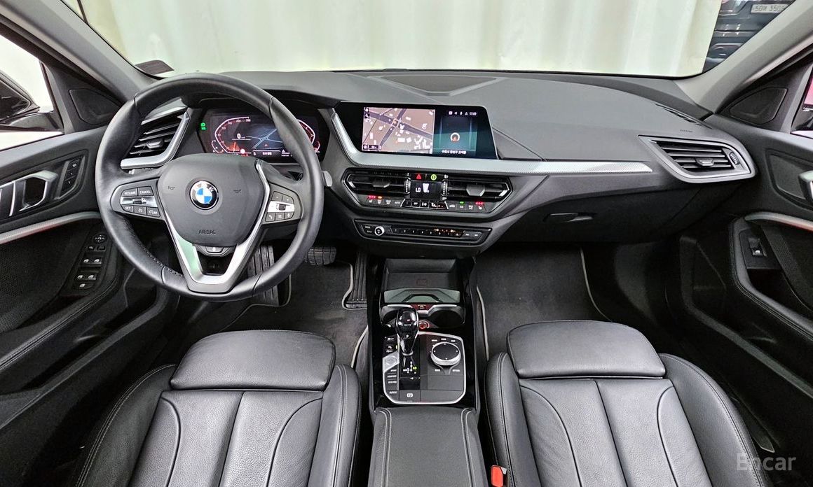 1 Series (F40)120i Sport 8
