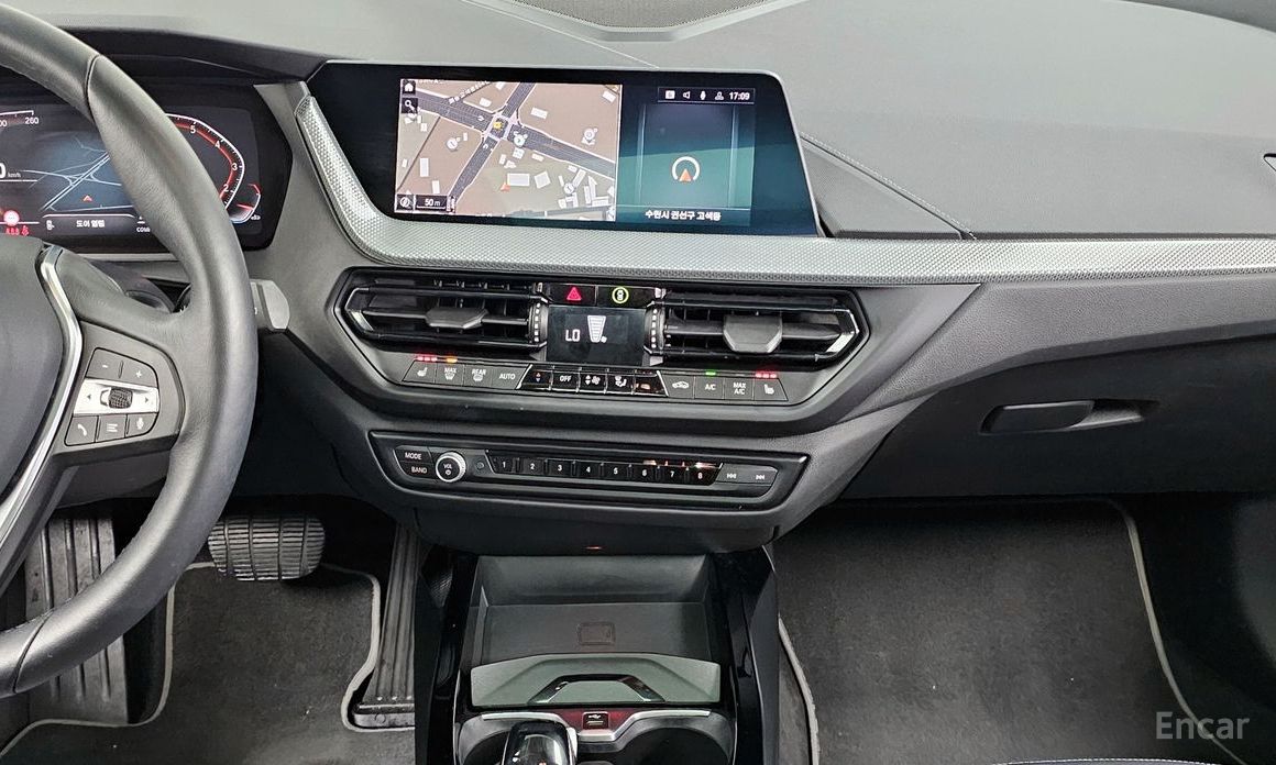 1 Series (F40)120i Sport 15