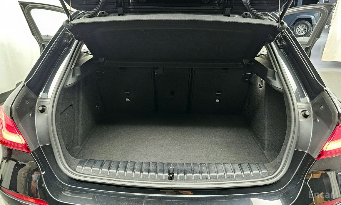 1 Series (F40)120i Sport 21
