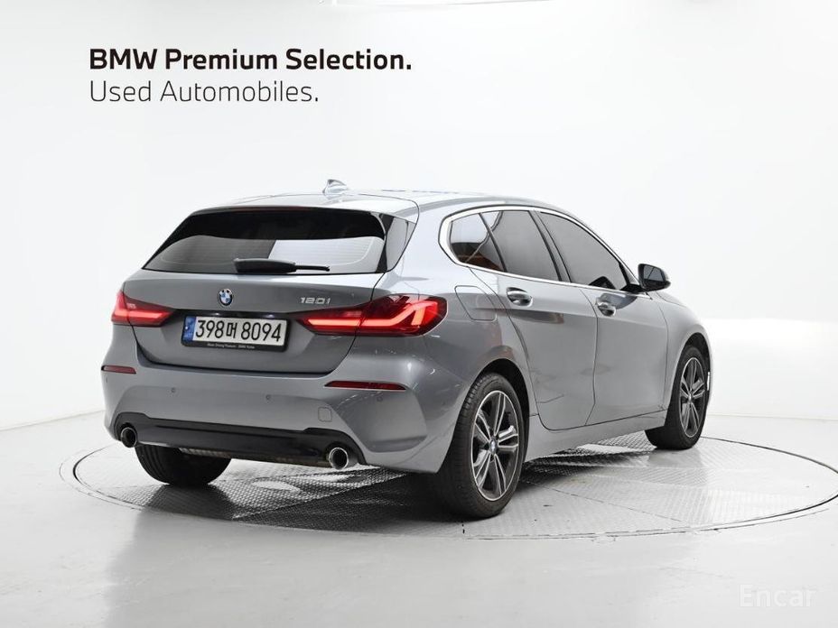 1 Series (F40)120i Sport 3