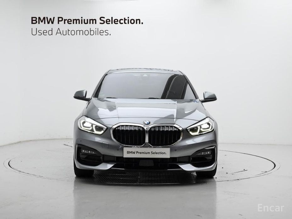 1 Series (F40)120i Sport 4