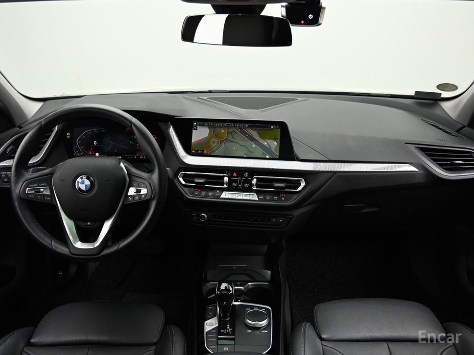 1 Series (F40)120i Sport 8