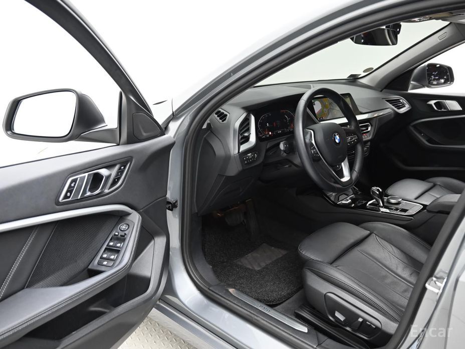 1 Series (F40)120i Sport 12