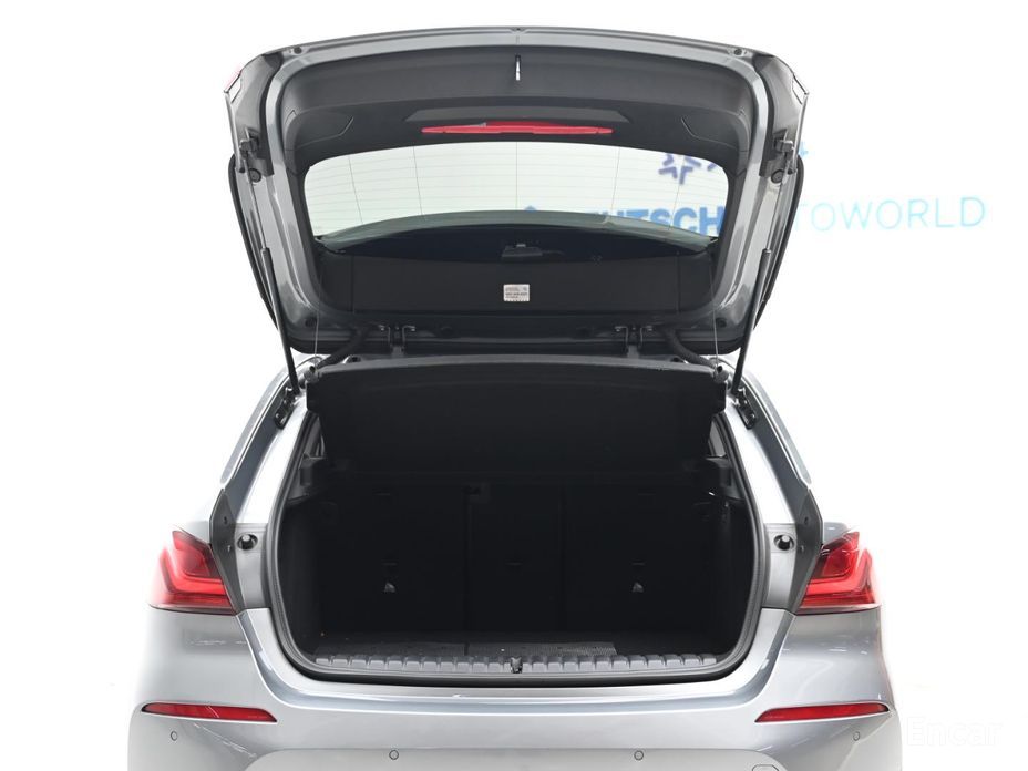 1 Series (F40)120i Sport 21