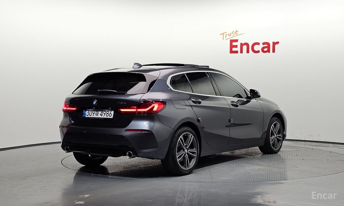 1 Series (F40) 118d Sport 3