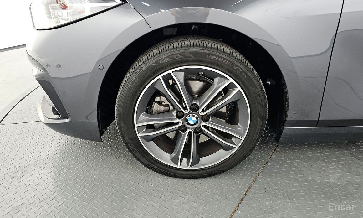 1 Series (F40) 118d Sport 6