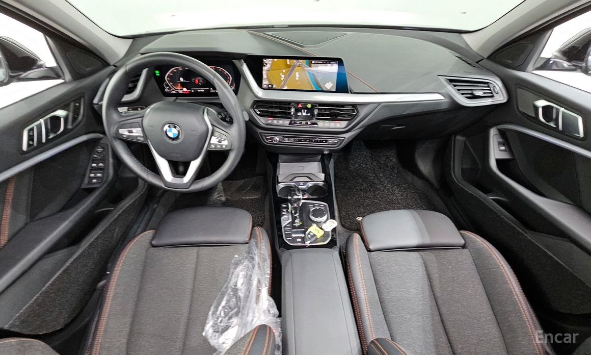1 Series (F40) 118d Sport 8