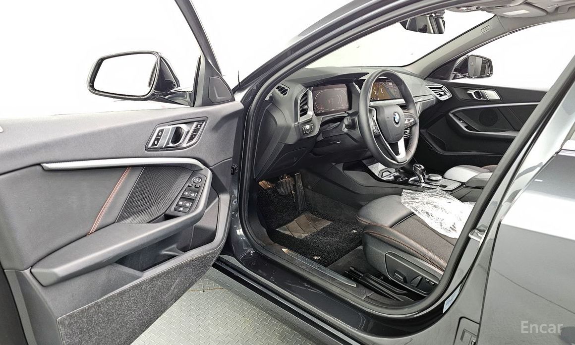 1 Series (F40) 118d Sport 11