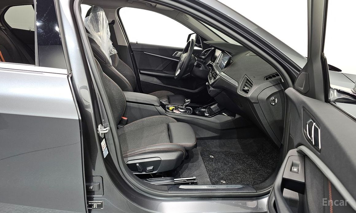1 Series (F40) 118d Sport 12