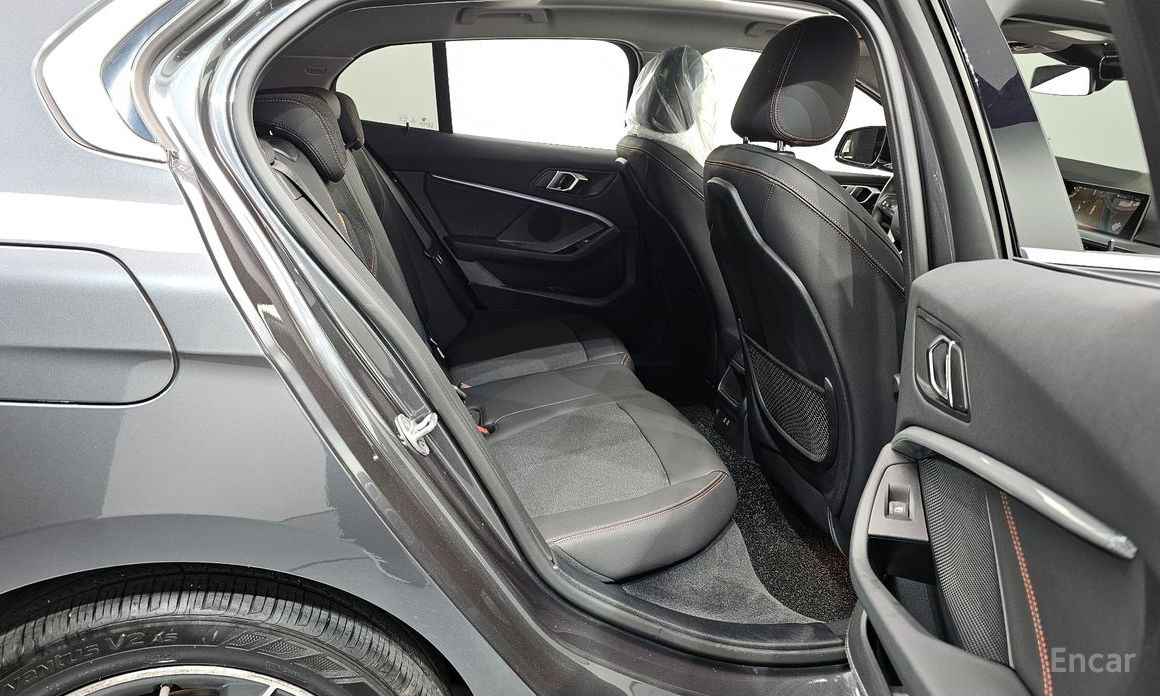 1 Series (F40) 118d Sport 13