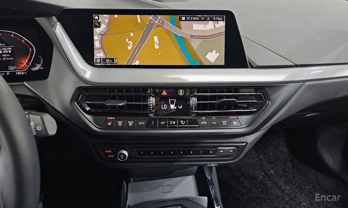 1 Series (F40) 118d Sport 15
