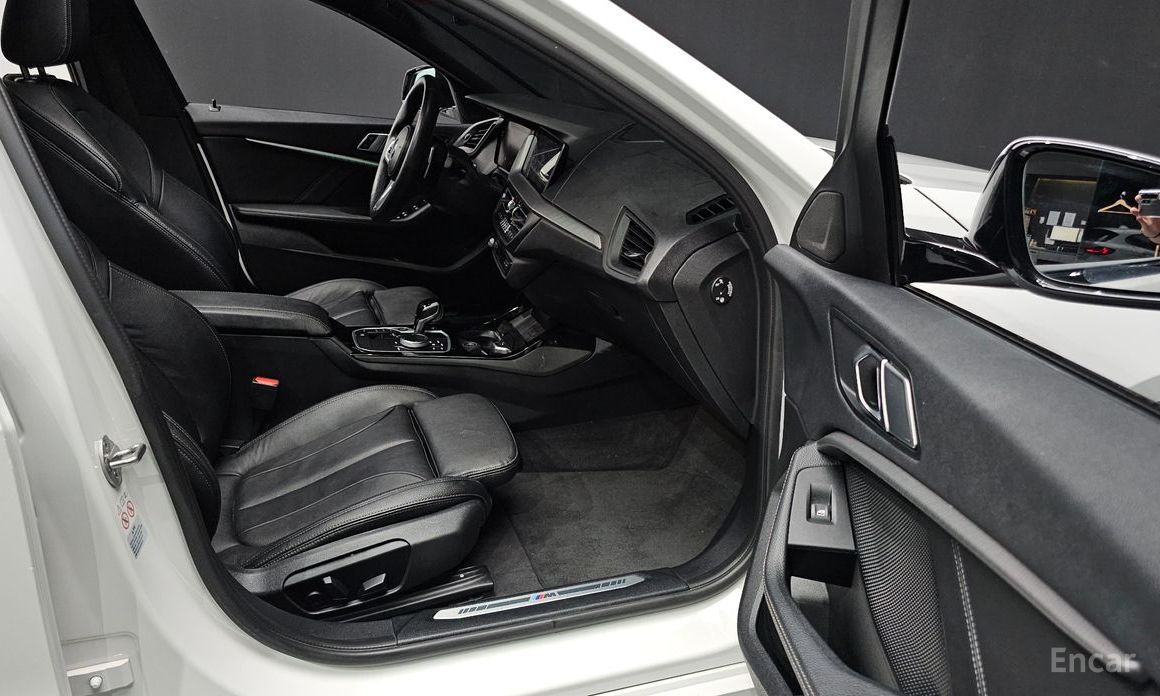 1 Series (F40) 120i M Sport 11
