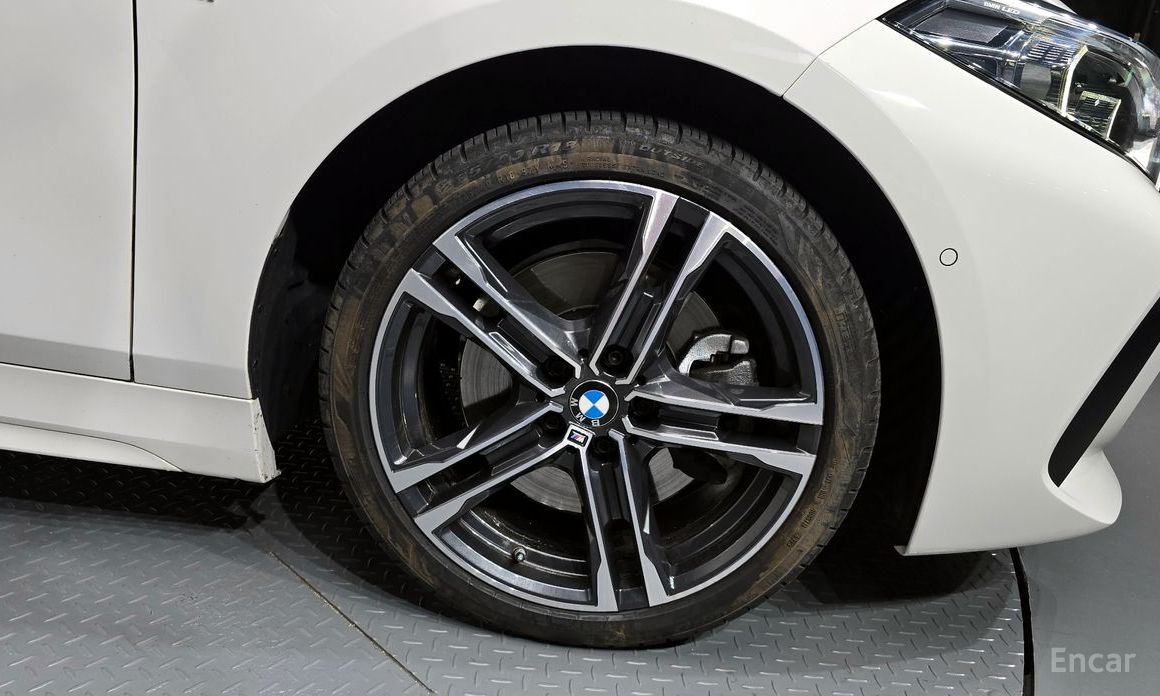 1 Series (F40) 120i M Sport 6