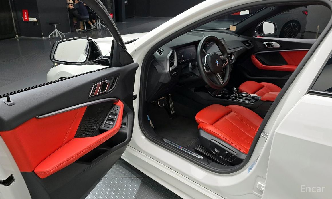 1 Series (F40) 120i M Sport 11