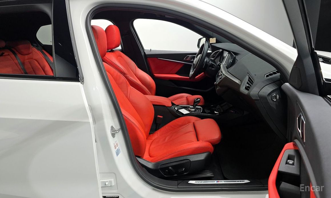 1 Series (F40) 120i M Sport 12