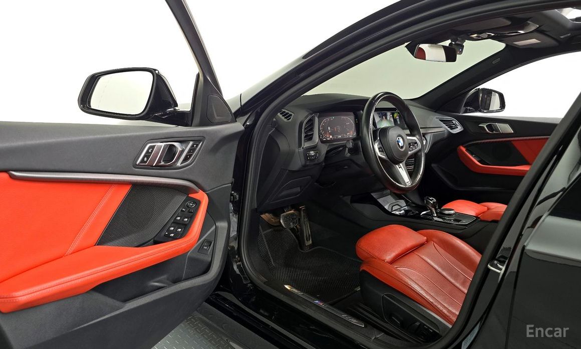1 Series (F40) 120i M Sport 12