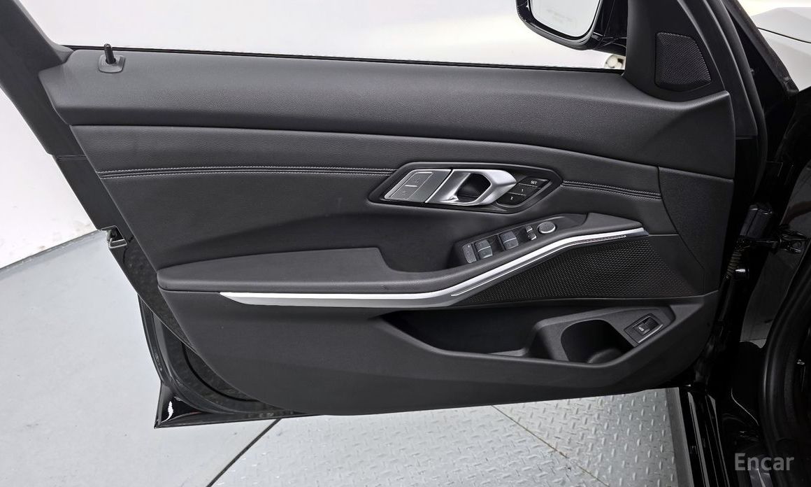 BMW 3 Series (G20)320i Luxury №18