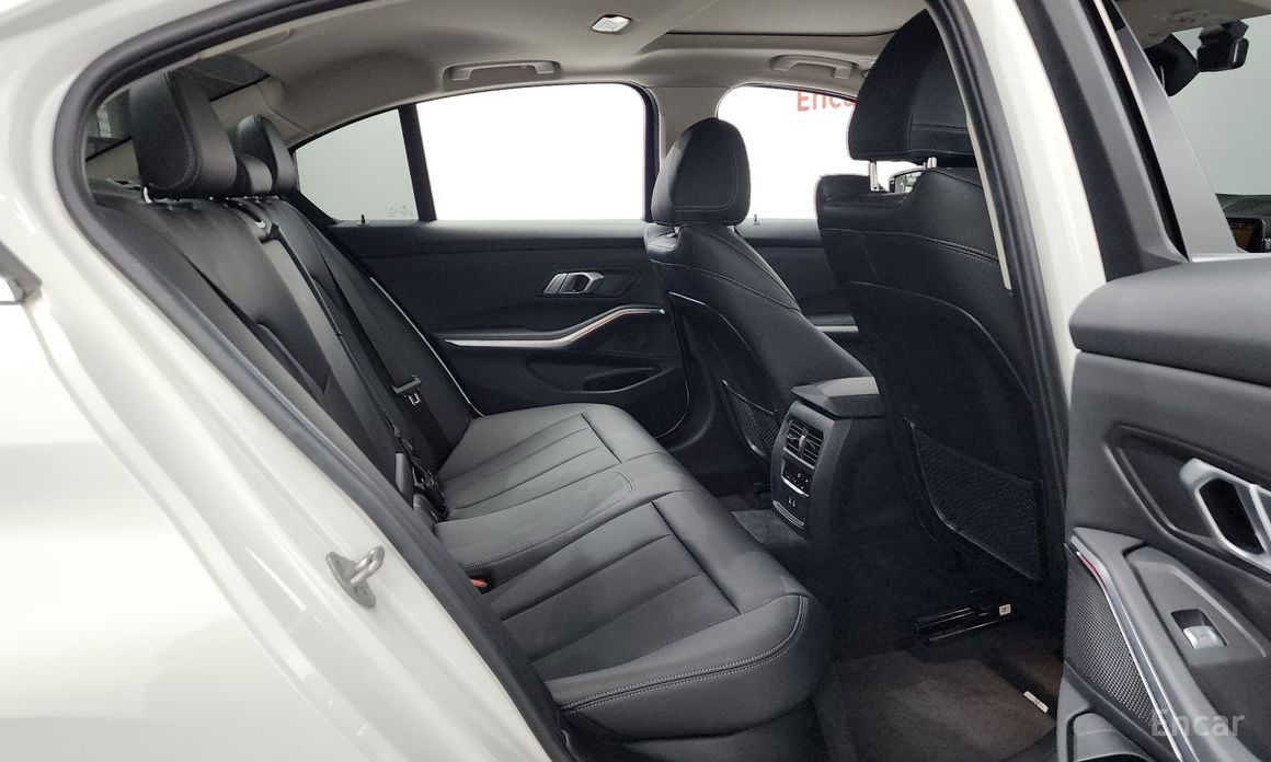 3 Series (G20) 320i 13