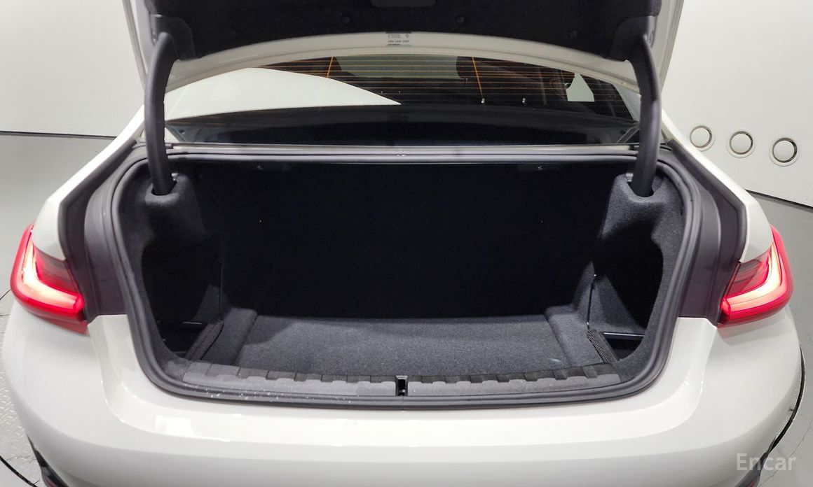 3 Series (G20) 320i 21