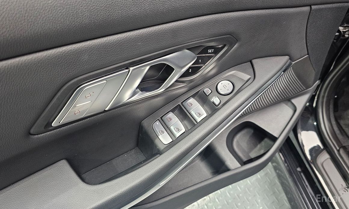 3 Series (G20) 320i 11
