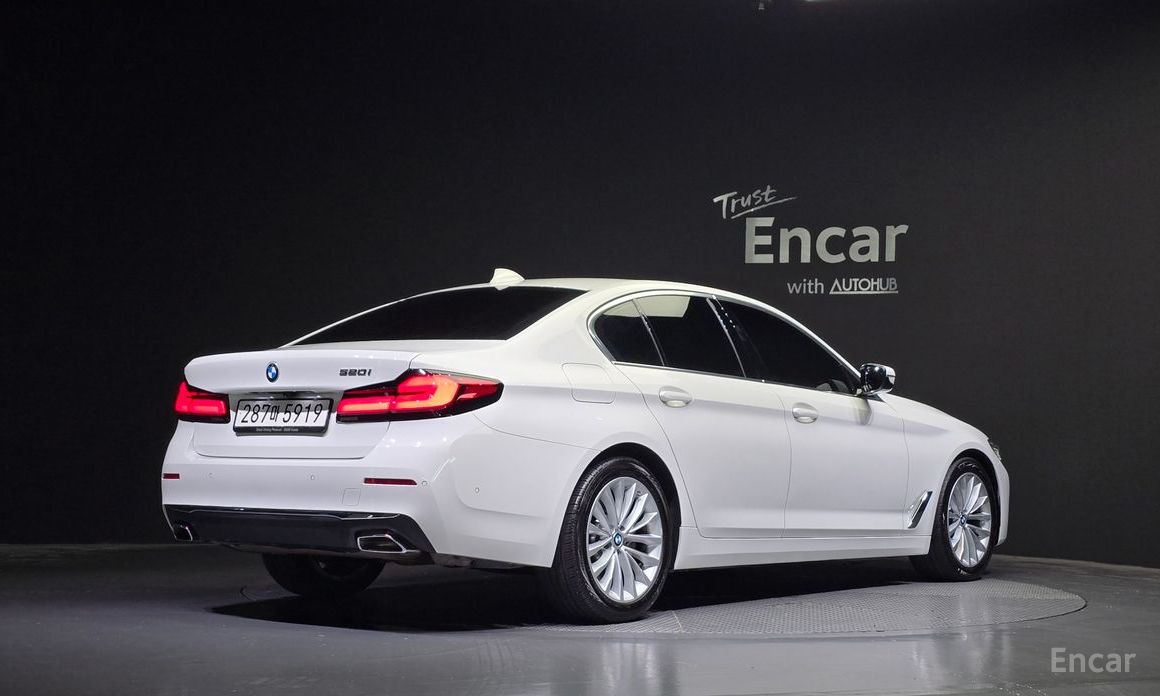 5 Series (G30)520i Luxury 3