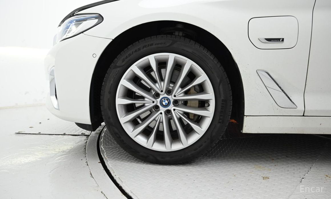 BMW 5 Series (G30)530e Luxury №6