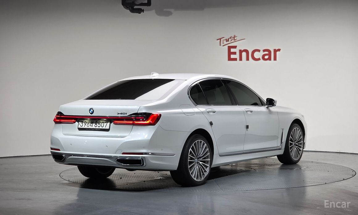 7 Series (G11)740i Design Pure Excellence 3