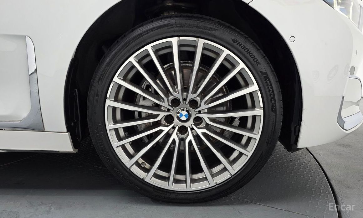 7 Series (G11)740i Design Pure Excellence 6