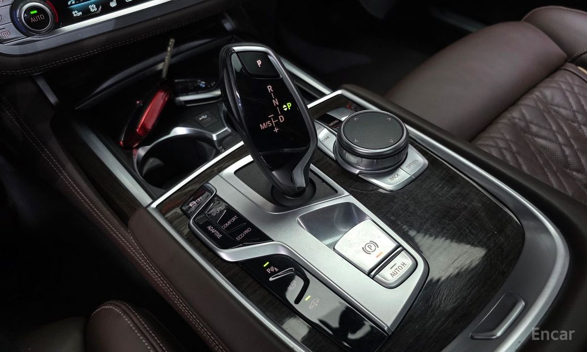 7 Series (G11)740i Design Pure Excellence 10
