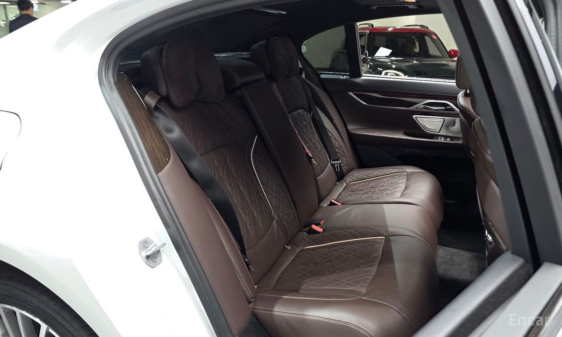 7 Series (G11)740i Design Pure Excellence 12