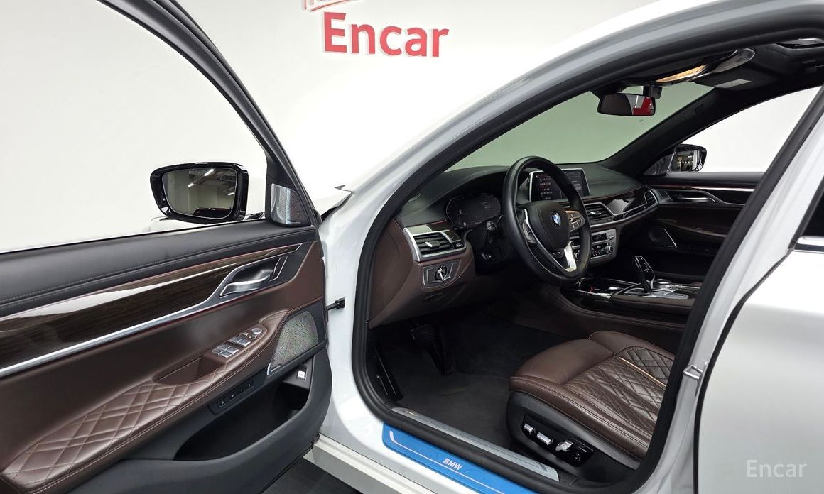 7 Series (G11)740i Design Pure Excellence 13