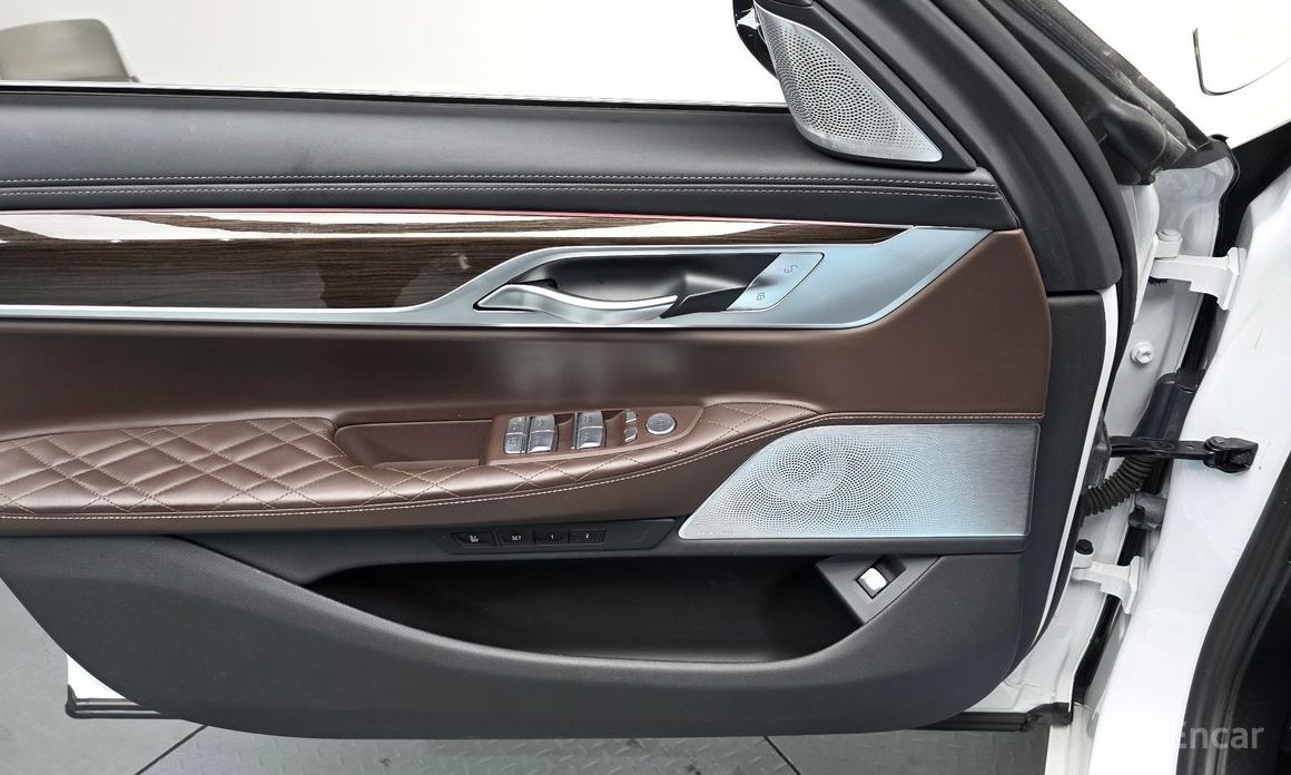 7 Series (G11)740i Design Pure Excellence 19