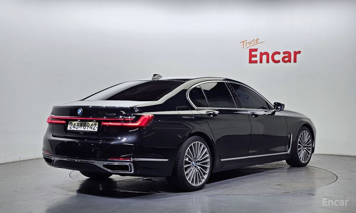 7 Series (G11)740i Design Pure Excellence 3