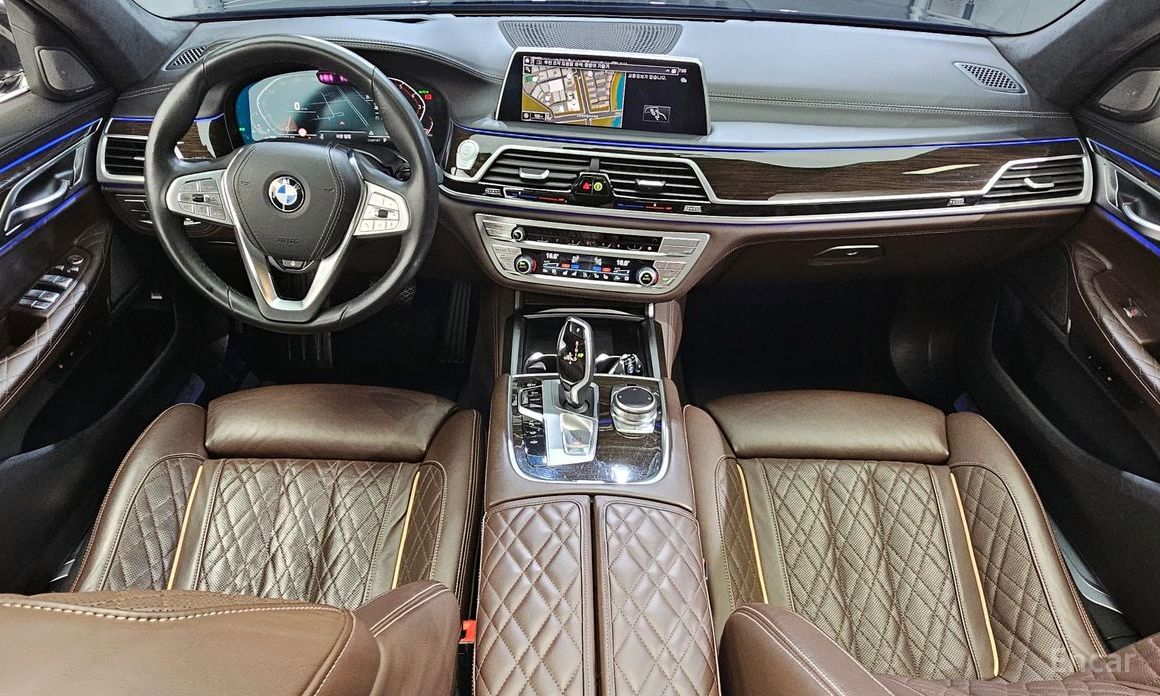 7 Series (G11)740i Design Pure Excellence 8