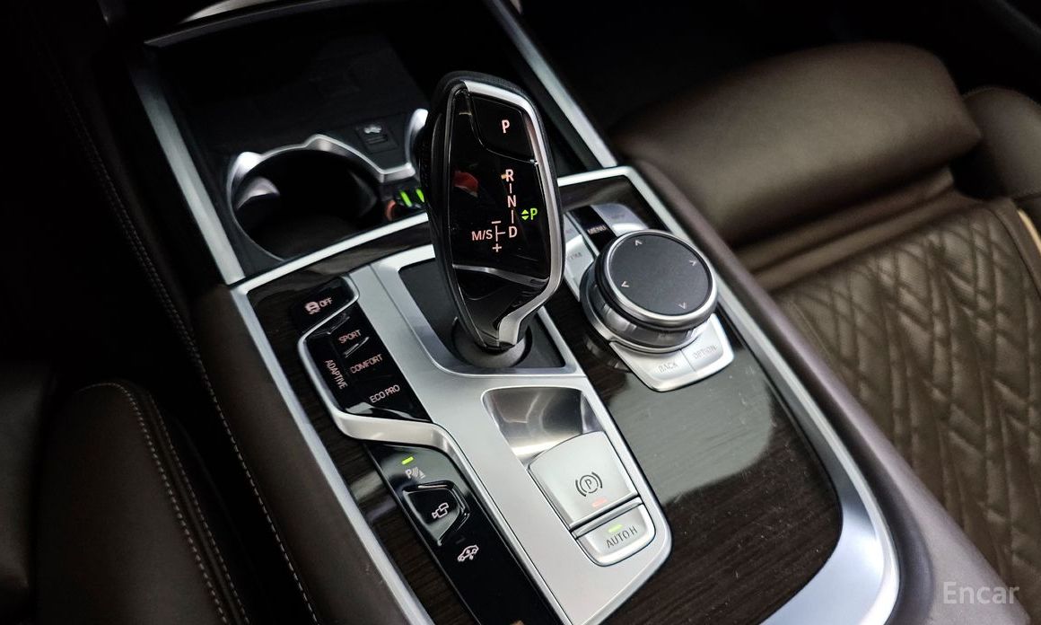 7 Series (G11)740i Design Pure Excellence 10