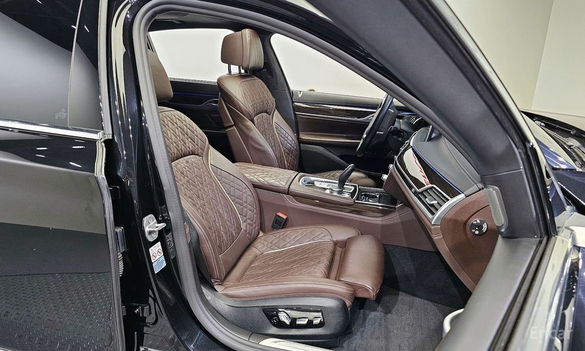 7 Series (G11)740i Design Pure Excellence 13