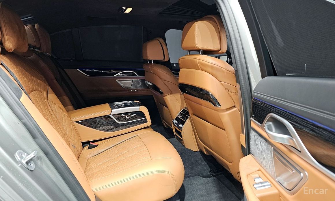 7 Series (G11) 740i M Sport 12