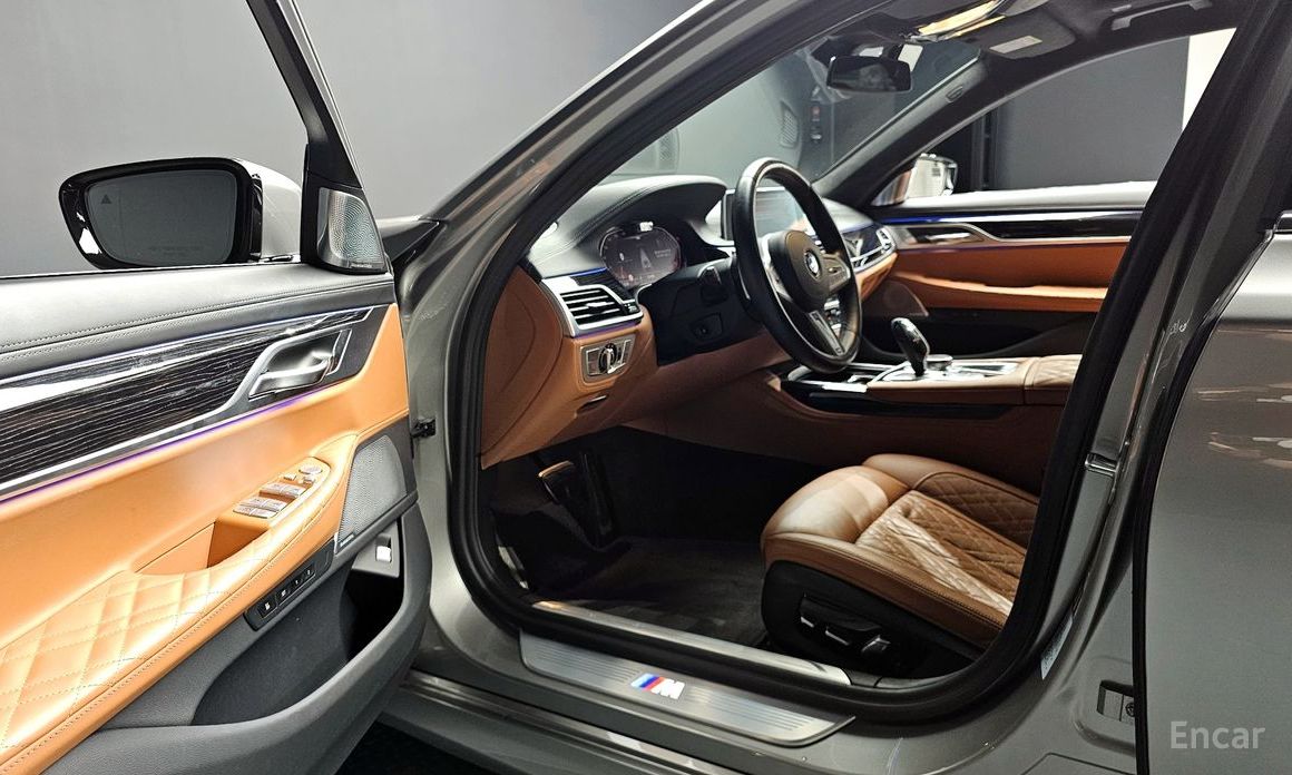 7 Series (G11) 740i M Sport 13