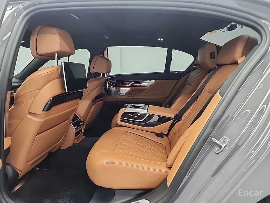 7 Series (G11) 745Le i Performance M Sport 13