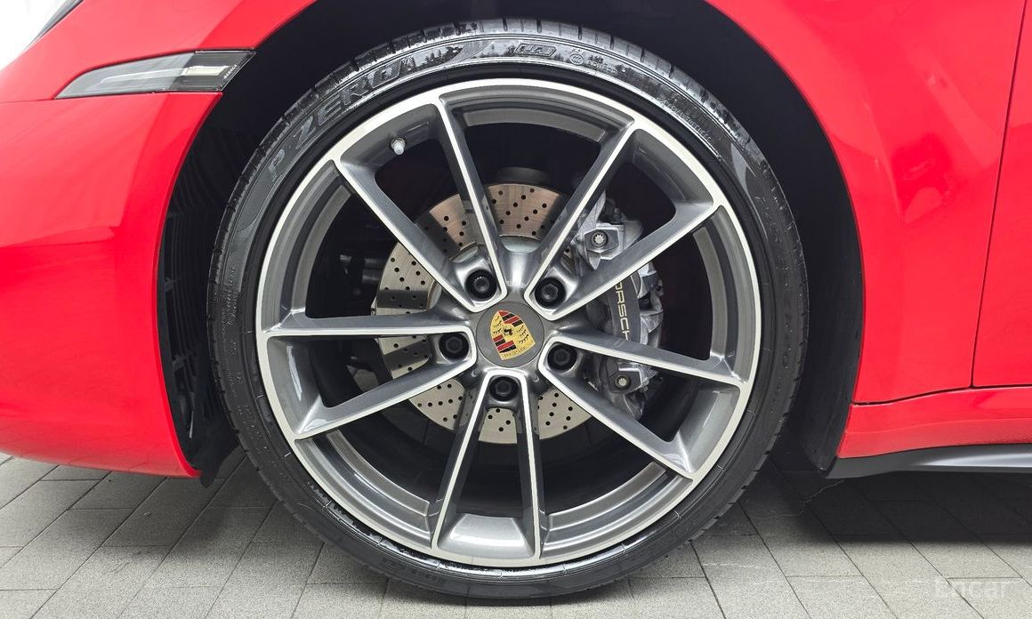 911 (992)Carrera 6
