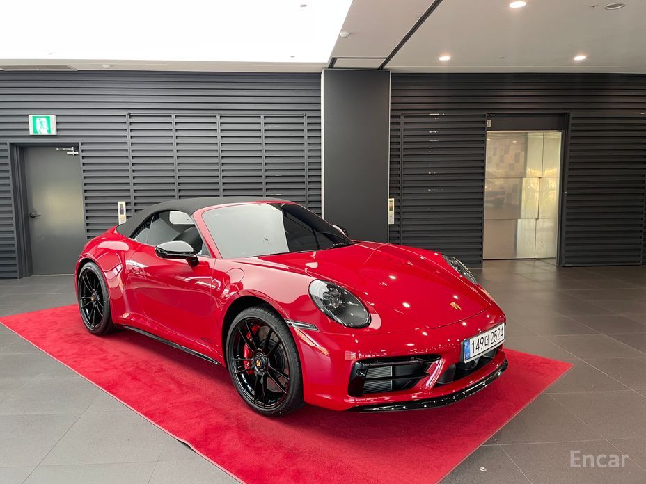 911 (992)Carrera 4 GTS Cabriolet 2