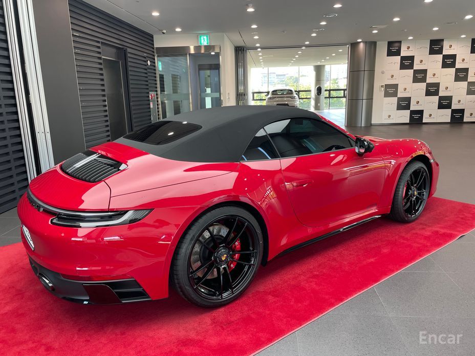 911 (992)Carrera 4 GTS Cabriolet 3