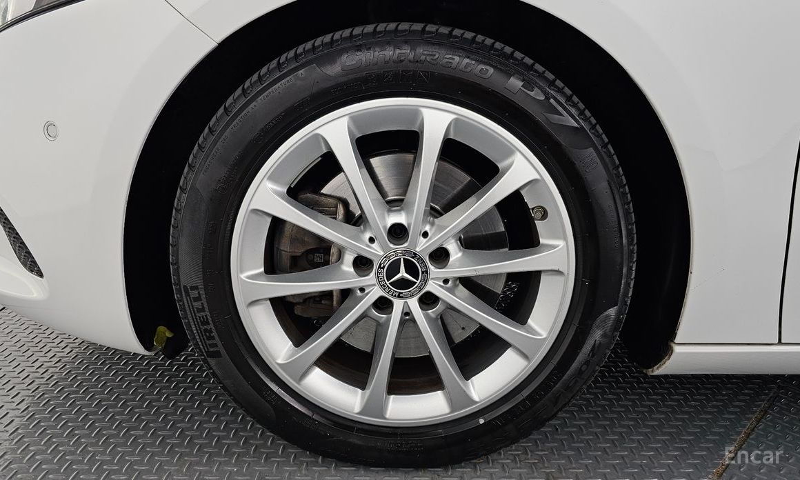 Mercedes-Benz A-Class W177A220 Hatchback №6