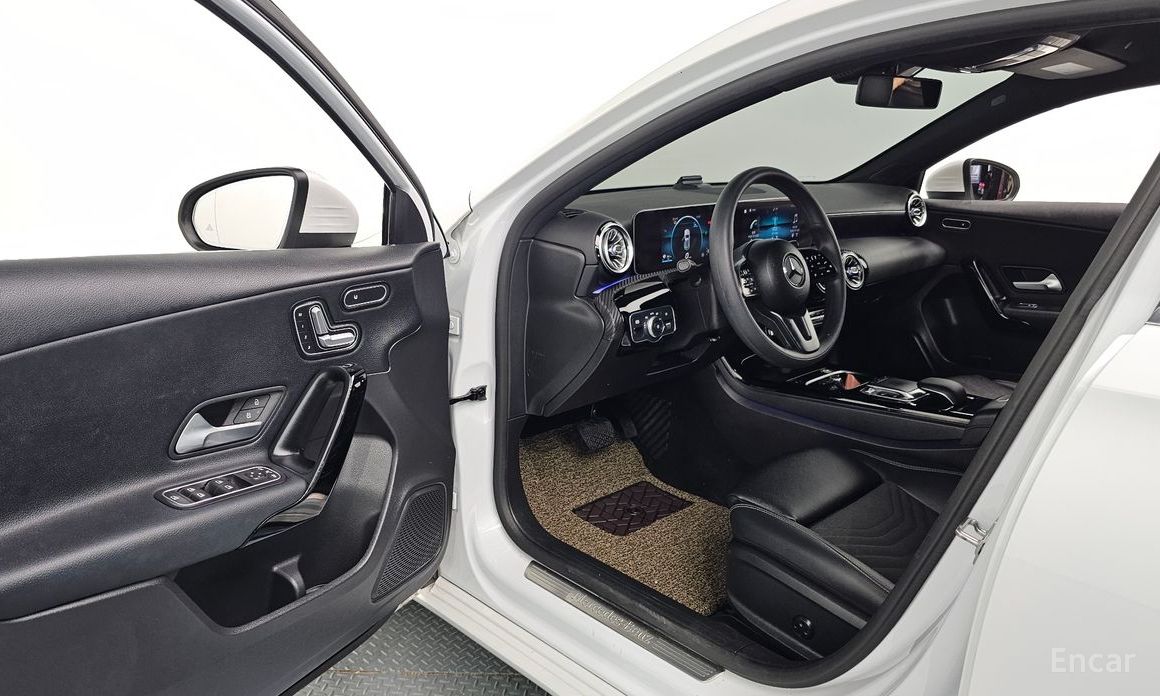 Mercedes-Benz A-Class W177A220 Hatchback №12