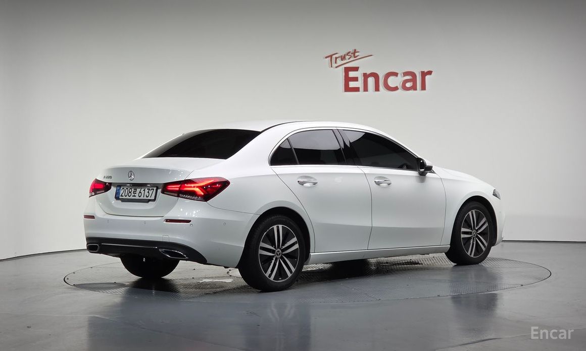 Mercedes-Benz A-Class W177A220 SEDAN №2