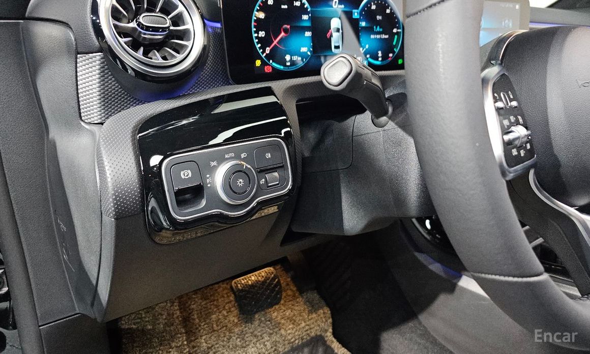 Mercedes-Benz A-Class W177A250 4MATIC SEDAN №15