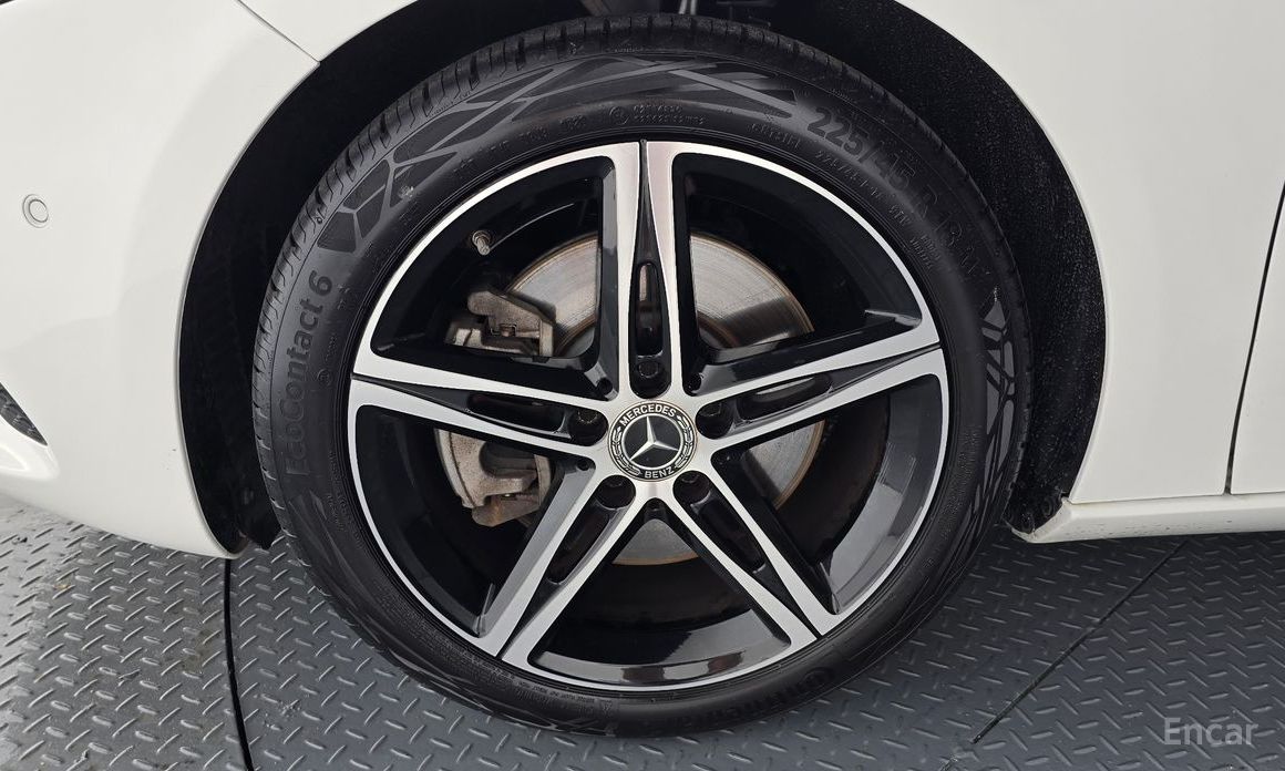 A-Class W177A250 4MATIC SEDAN 6