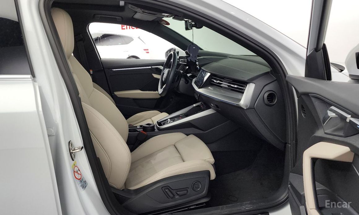 A3 (8Y)40 TFSI Premium 12
