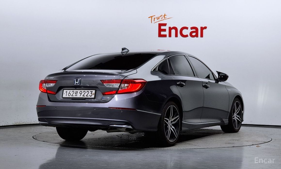 Honda Accord 10th Generation 2.0 Hybrid Touring №3
